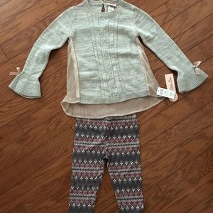 Sweater and leggings outfit